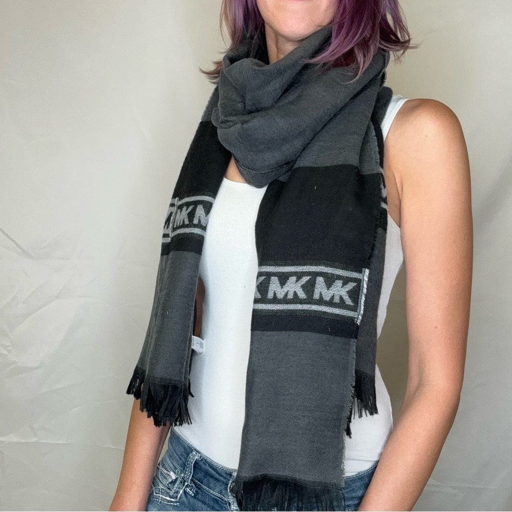 MK Michael Michael Kors Women's Blanket Scarf Wrap Shawl Black White Grey Gray